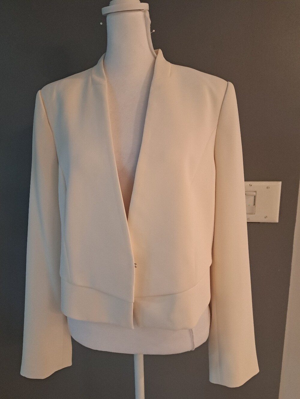 White House Black Market Cream Open-Front Crop Blazer